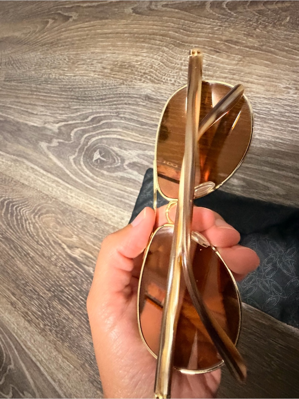 Oakley Gold Aviator Sunglasses with Mirror Lenses - Picture 2 of 4
